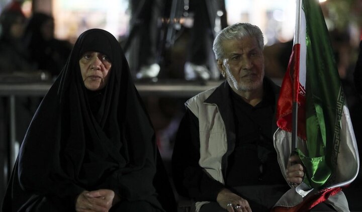 عکس خبری/  اجتماع شبانه مقابل درب اصلی دانشگاه تهران