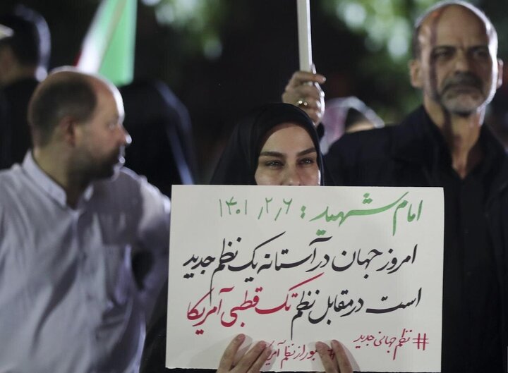 عکس خبری/  اجتماع شبانه مقابل درب اصلی دانشگاه تهران