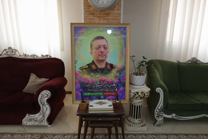گزارش تصویری/ دیدار نماینده ولی‌فقیه در بنیاد شهید با ۴ خانواده شهید جنگ رمضان