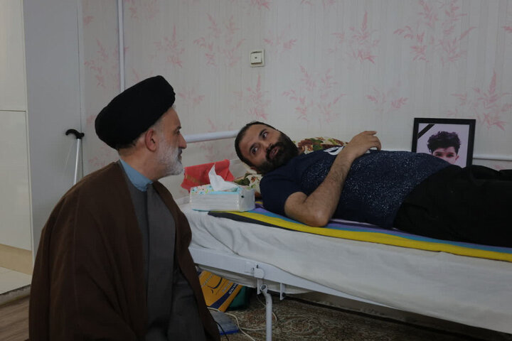 گزارش تصویری/ دیدار نماینده ولی‌فقیه در بنیاد شهید با ۴ خانواده شهید جنگ رمضان