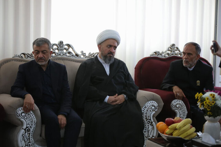 گزارش تصویری/ دیدار نماینده ولی‌فقیه در بنیاد شهید با ۴ خانواده شهید جنگ رمضان