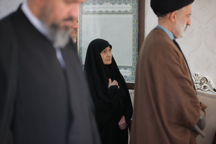 گزارش تصویری/ دیدار نماینده ولی‌فقیه در بنیاد شهید با ۴ خانواده شهید جنگ رمضان