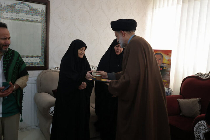 گزارش تصویری/ دیدار نماینده ولی‌فقیه در بنیاد شهید با ۴ خانواده شهید جنگ رمضان