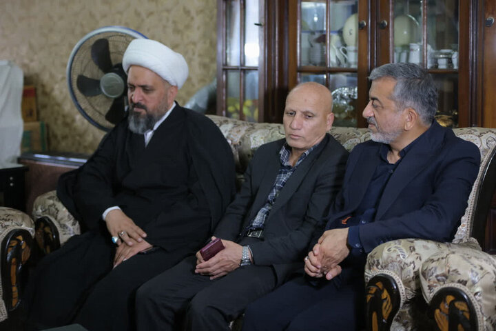 گزارش تصویری/ دیدار نماینده ولی‌فقیه در بنیاد شهید با ۴ خانواده شهید جنگ رمضان