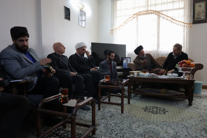 گزارش تصویری/ دیدار نماینده ولی‌فقیه در بنیاد شهید با ۴ خانواده شهید جنگ رمضان