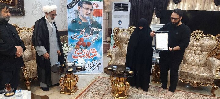 دیدار نماینده ولی فقیه در سپاه پاسداران با خانواده شهید تنگسیری