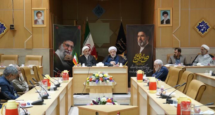 امروز ایران درگیر هجمه‌ای به سنگینی حمله مغول و اسکندر است
