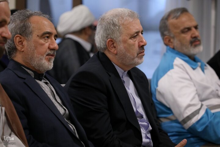 Photos: Iranian Pilgrims Recite Kumayl Supplication in Medina