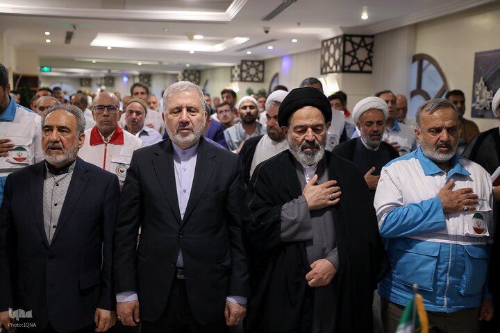 Photos: Iranian Pilgrims Recite Kumayl Supplication in Medina