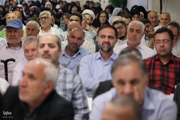 Photos: Iranian Pilgrims Recite Kumayl Supplication in Medina