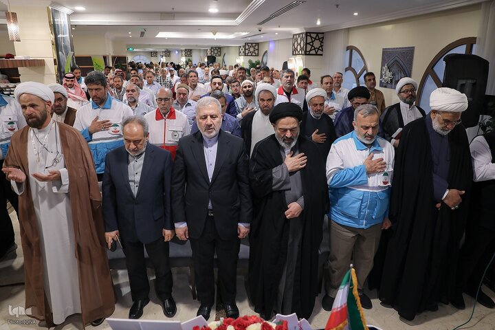 Photos: Iranian Pilgrims Recite Kumayl Supplication in Medina