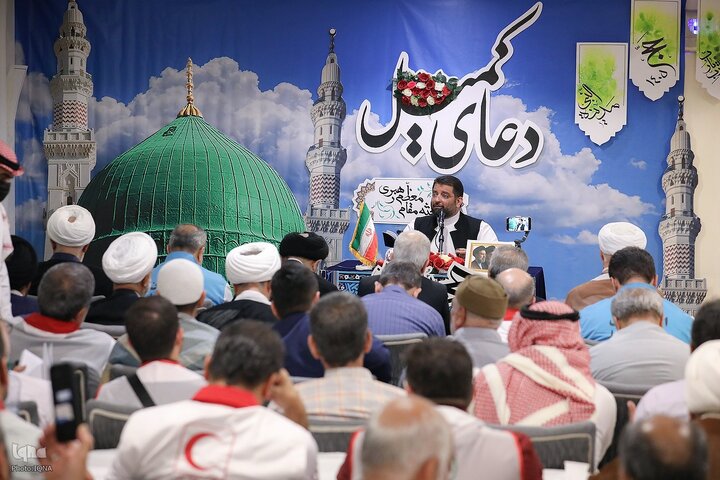 Photos: Iranian Pilgrims Recite Kumayl Supplication in Medina