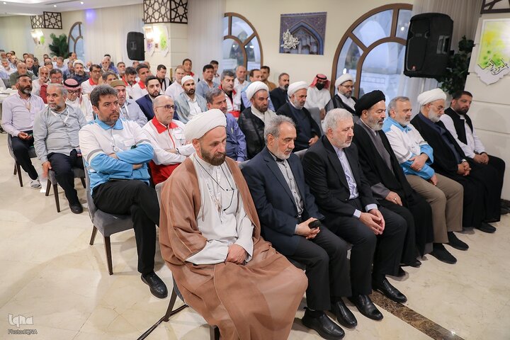 Photos: Iranian Pilgrims Recite Kumayl Supplication in Medina
