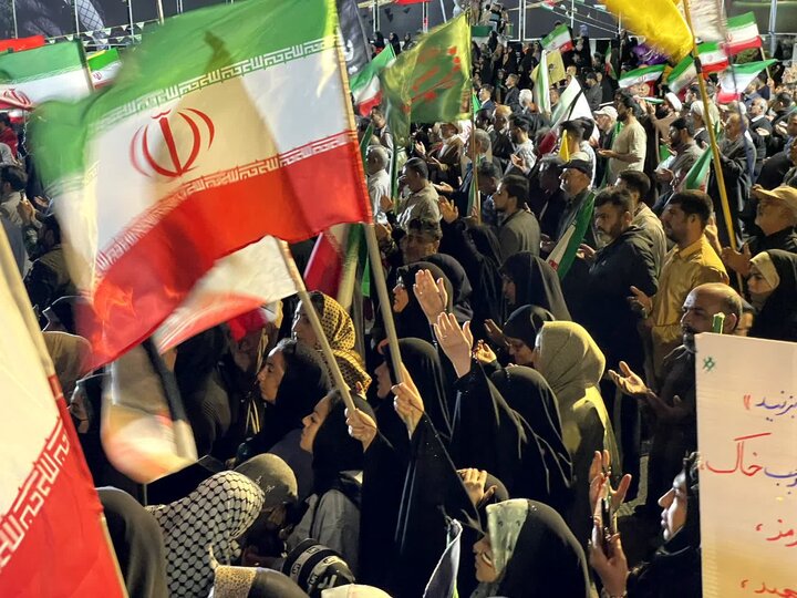 گزارش تصویری/ هفتادمین شب اهتزاز پرچم اقتدار ایران توسط مردم ملارد