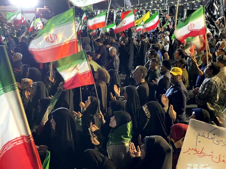 گزارش تصویری/ هفتادمین شب اهتزاز پرچم اقتدار ایران توسط مردم ملارد