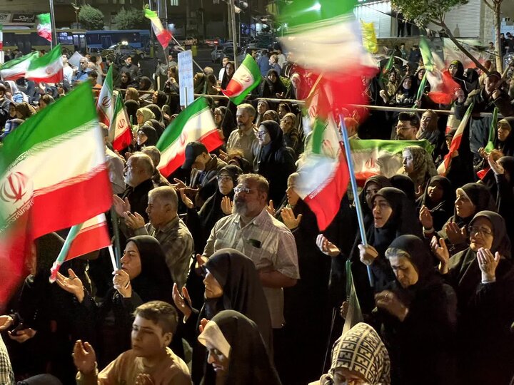 گزارش تصویری/ هفتادمین شب اهتزاز پرچم اقتدار ایران توسط مردم ملارد