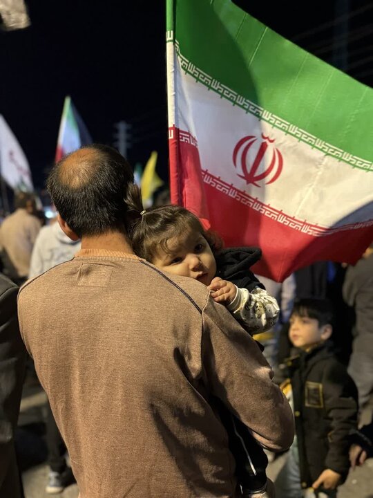 گزارش تصویری/ هفتادمین شب اهتزاز پرچم اقتدار ایران توسط مردم ملارد