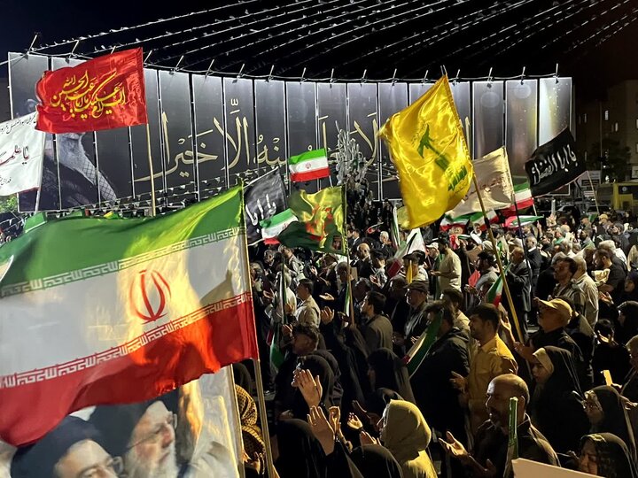 گزارش تصویری/ هفتادمین شب اهتزاز پرچم اقتدار ایران توسط مردم ملارد