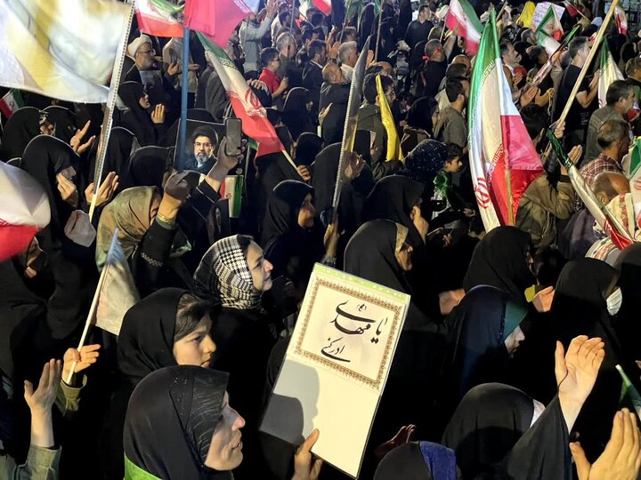 گزارش تصویری/ هفتادمین شب اهتزاز پرچم اقتدار ایران توسط مردم ملارد