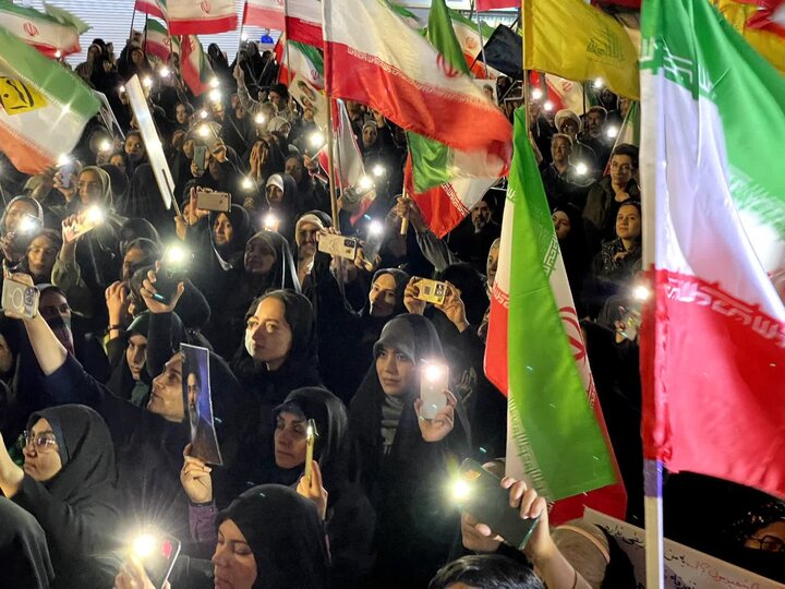 گزارش تصویری/ هفتادمین شب اهتزاز پرچم اقتدار ایران توسط مردم ملارد