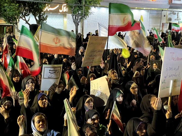 گزارش تصویری/ هفتادمین شب اهتزاز پرچم اقتدار ایران توسط مردم ملارد