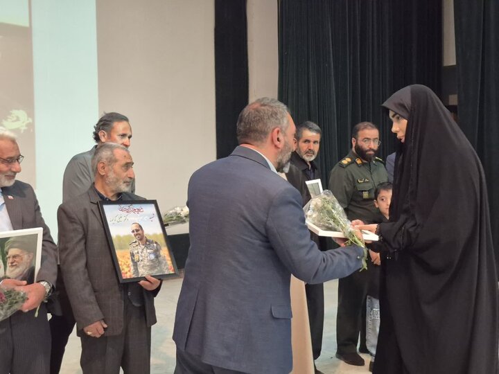 گزارش تصویری/ تجلیل از فعالان جهادی پاکدشت