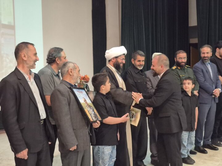 گزارش تصویری/ تجلیل از فعالان جهادی پاکدشت