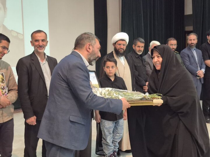 گزارش تصویری/ تجلیل از فعالان جهادی پاکدشت