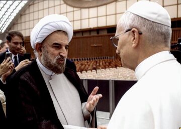 Pope Bestows Highest Diplomatic Decoration on Iranian Ambassador to the Vatican