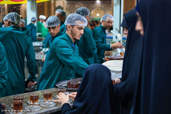 عکس خبری/ حضور اعضای تیم ملی کشتی آزاد در چایخانه حرم امام رضا(ع)