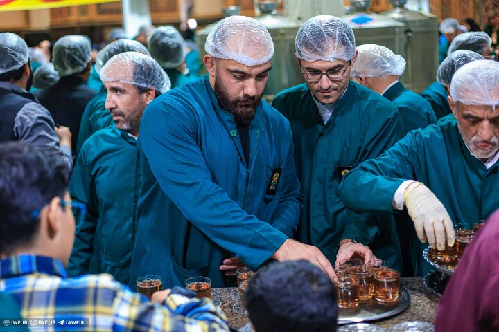 عکس خبری/ حضور اعضای تیم ملی کشتی آزاد در چایخانه حرم امام رضا(ع)