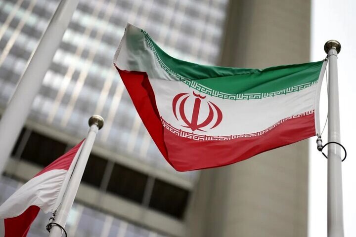 سفیر ایران در بورکینافاسو: اگر جنگ شود، لباس سفیری را درمی‌آورم و با افتخار لباس رزم می‌پوشم/ ترامپ مانند صدام ناپدید خواهد شد