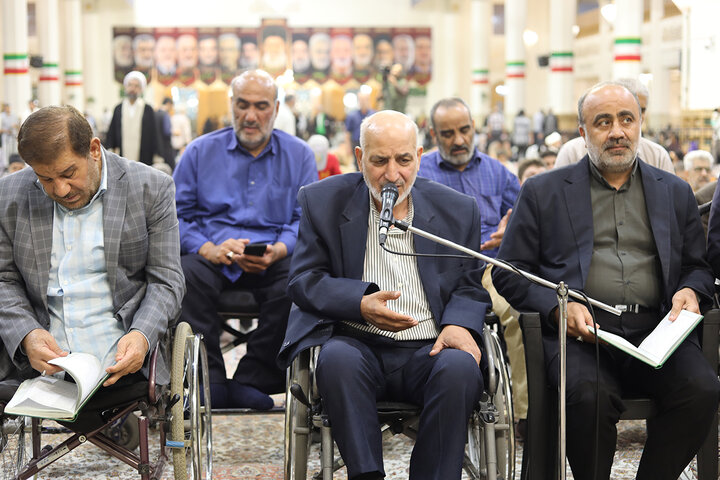 قرائت دعای توسل با حضور هیئت جانبازان استان قم در حرم بانوی کرامت