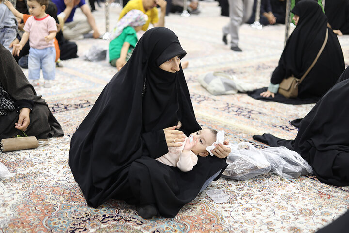 قرائت دعای توسل با حضور هیئت جانبازان استان قم در حرم بانوی کرامت