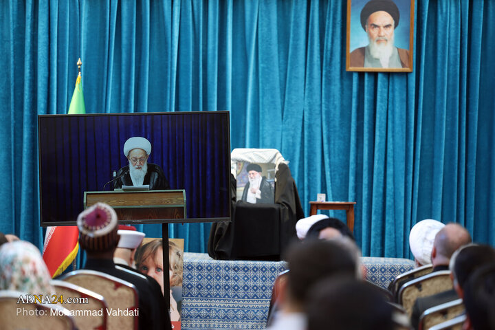 امام خامنه‌ای، امت را به اسلام بازگرداند
