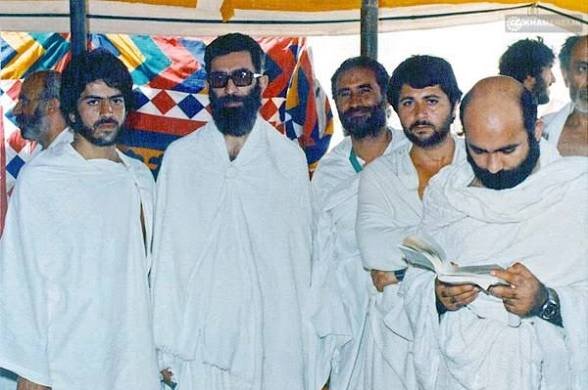 دعوت جوانان مسلمان از حجاج بیت‌الله الحرام جهت انجام اعمال عبادی به نیابت از رهبر شهید