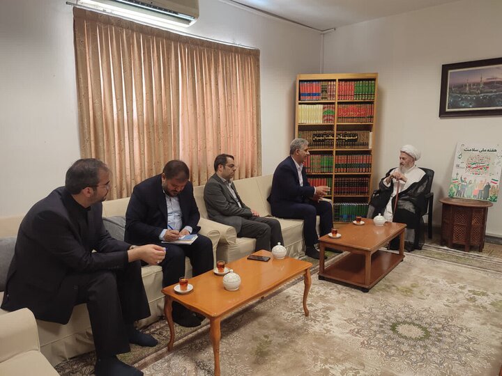 تقدیر آیت‌الله سبحانی از پرستاری که جان نوزادان را نجات داد