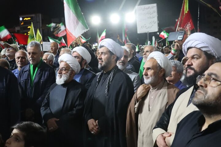 گزارش تصویری/ میدان‌داری مردم اسلامشهر در شب هفتادوهفتم