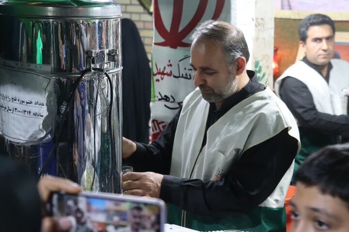 گزارش تصویری/ میدان‌داری مردم اسلامشهر در شب هفتادوهفتم