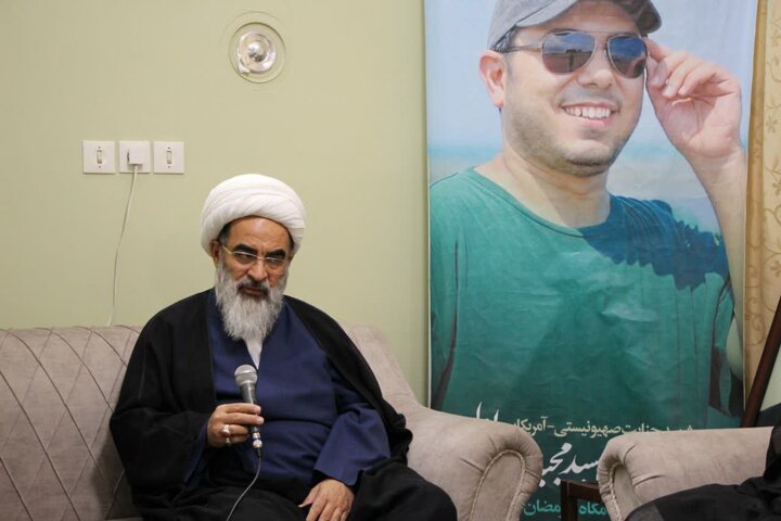 دیدار آیت‌الله فاضل لنکرانی با خانواده شهید مهندس سید مجید موحد ابطحی/ خون پاک هر شهید مسئولیت ما را سنگین‌تر می‌کند
