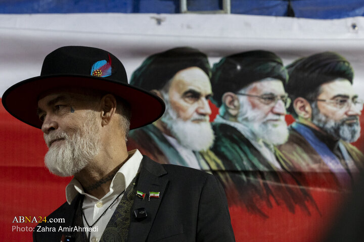 گزارش تصویری | برنامه چهارراه مقاومت تهران با حضور تفنگدار سابق آمریکایی