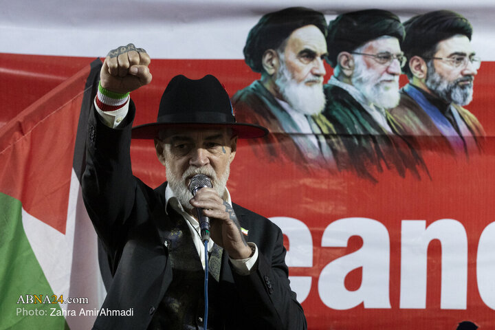ویدیو | حضور تفنگدار سابق آمریکایی در تهران؛ ما را ببخشید!