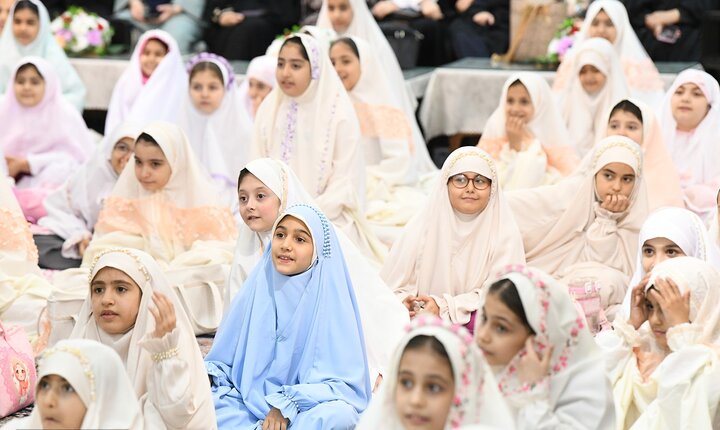 گزارش تصویری/  مراسم جشن تکلیف دختران در حرم حضرت عبدالعظیم(ع)