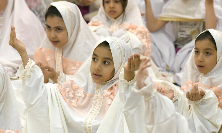 گزارش تصویری/  مراسم جشن تکلیف دختران در حرم حضرت عبدالعظیم(ع)