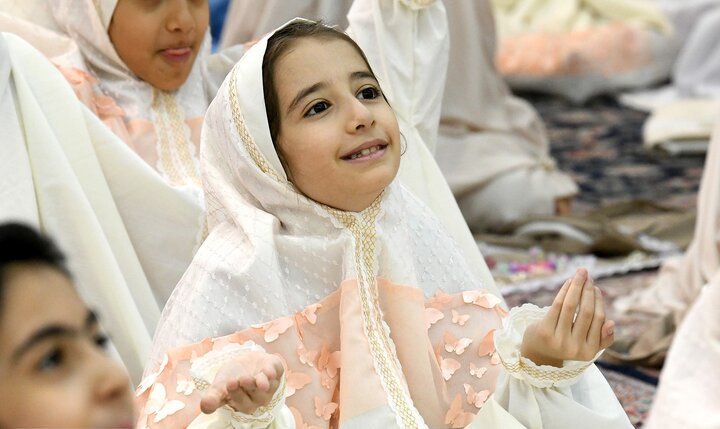 گزارش تصویری/  مراسم جشن تکلیف دختران در حرم حضرت عبدالعظیم(ع)