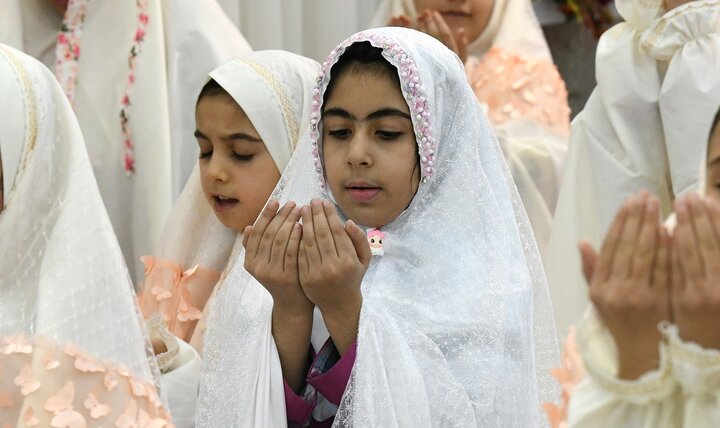 گزارش تصویری/  مراسم جشن تکلیف دختران در حرم حضرت عبدالعظیم(ع)