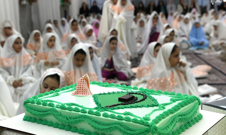 گزارش تصویری/  مراسم جشن تکلیف دختران در حرم حضرت عبدالعظیم(ع)