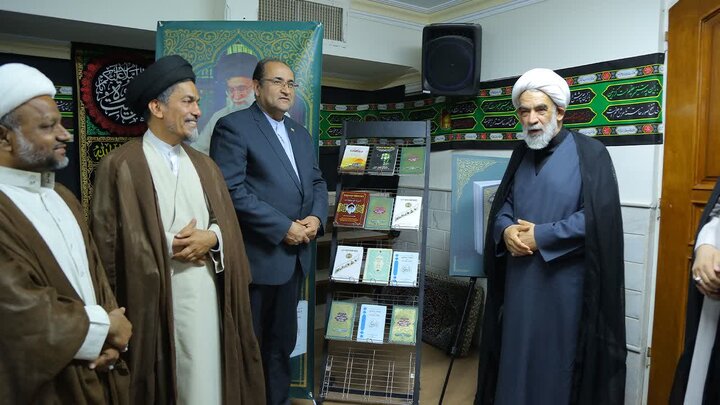 رونمایی از آثار ترجمه‌شده شهید امام خامنه‌ای به زبان بنگالی در قم + تصاویر