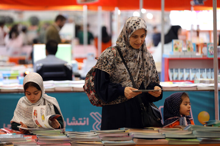 گزارش تصویری | دومین روز نمایشگاه کتاب کودک و نوجوان «میناب ۱۶۸»