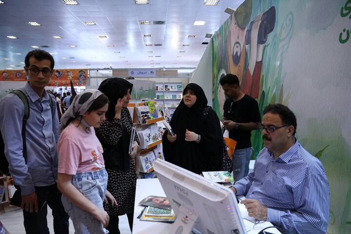 گزارش تصویری | دومین روز نمایشگاه کتاب کودک و نوجوان «میناب ۱۶۸»
